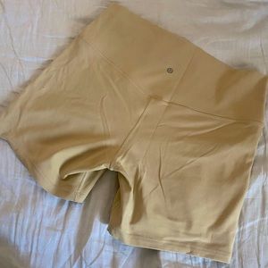 Lululemon Align 6” Short Prosecco